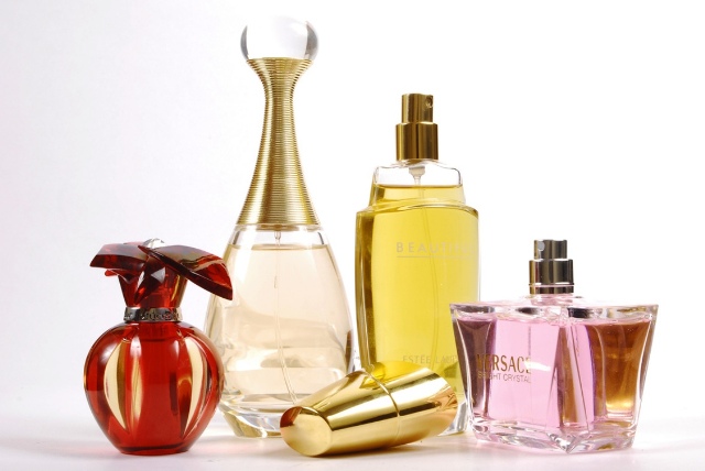 scents_of_a_lady_perfumes_photography_hd-wallpaper-1600201