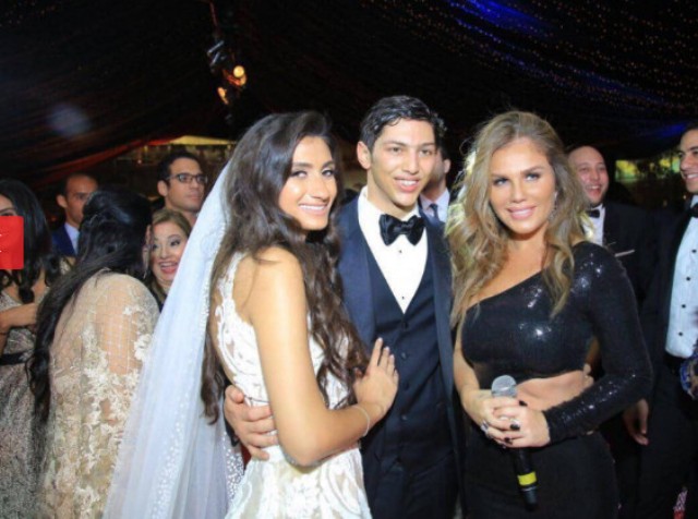 بالصور.. نيكول سابا تتألّق بالأسود! (3)