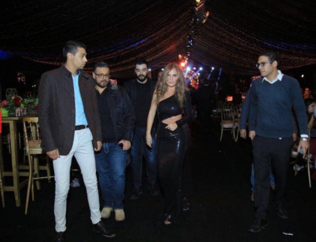 بالصور.. نيكول سابا تتألّق بالأسود! (4)