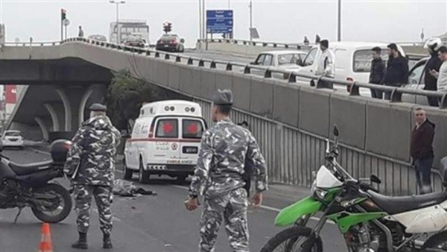 بالصور_ سيارة مسرعة صدمت مواطنا في الضبية.. والنتيجة مأساوية! (1)