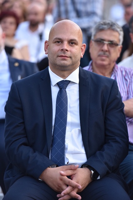 79d533e5-d91c-457a-b875-50c269a784d8