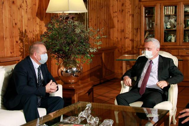 01e312e2-2f4f-42d1-90b3-50493d21cf31