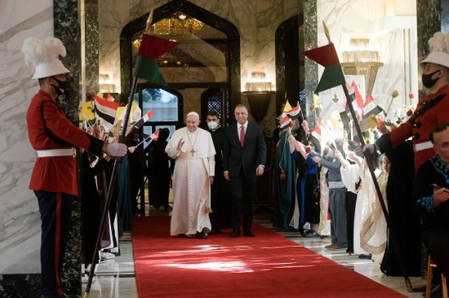 105102-جانب-من-استقبال-البابا-فرنسيس-بقصر-بغداد
