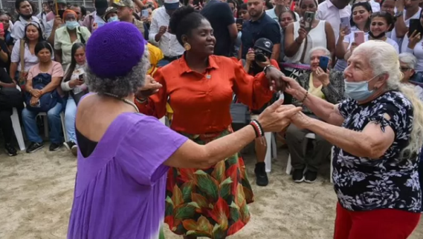 كولومبيا2-medium