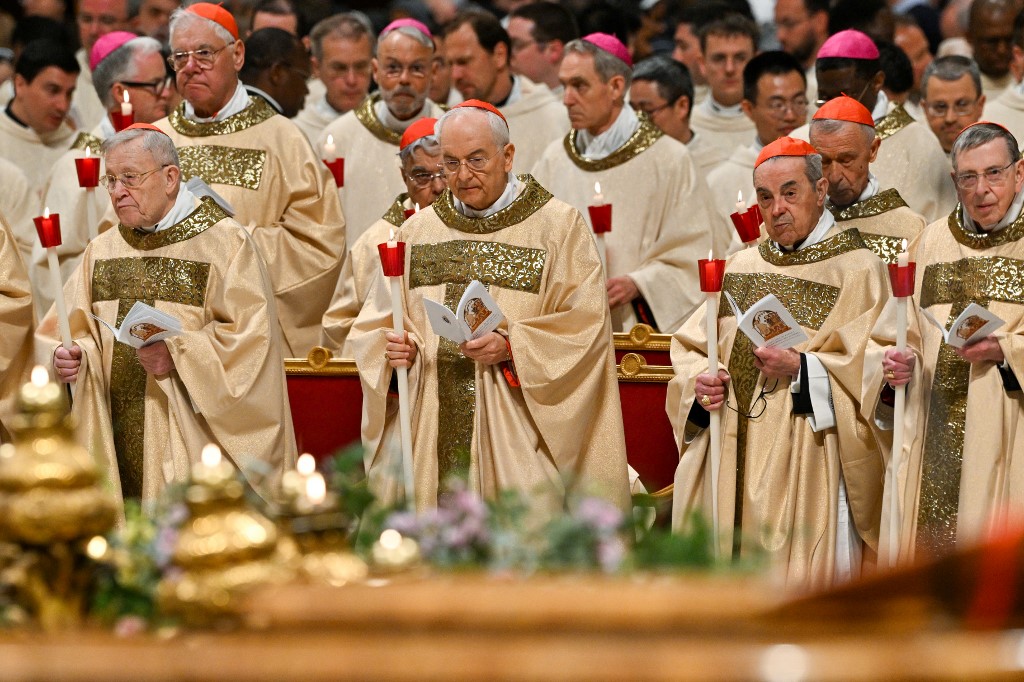 VATICAN-RELIGION-POPE-MASS-EASTER VIGIL