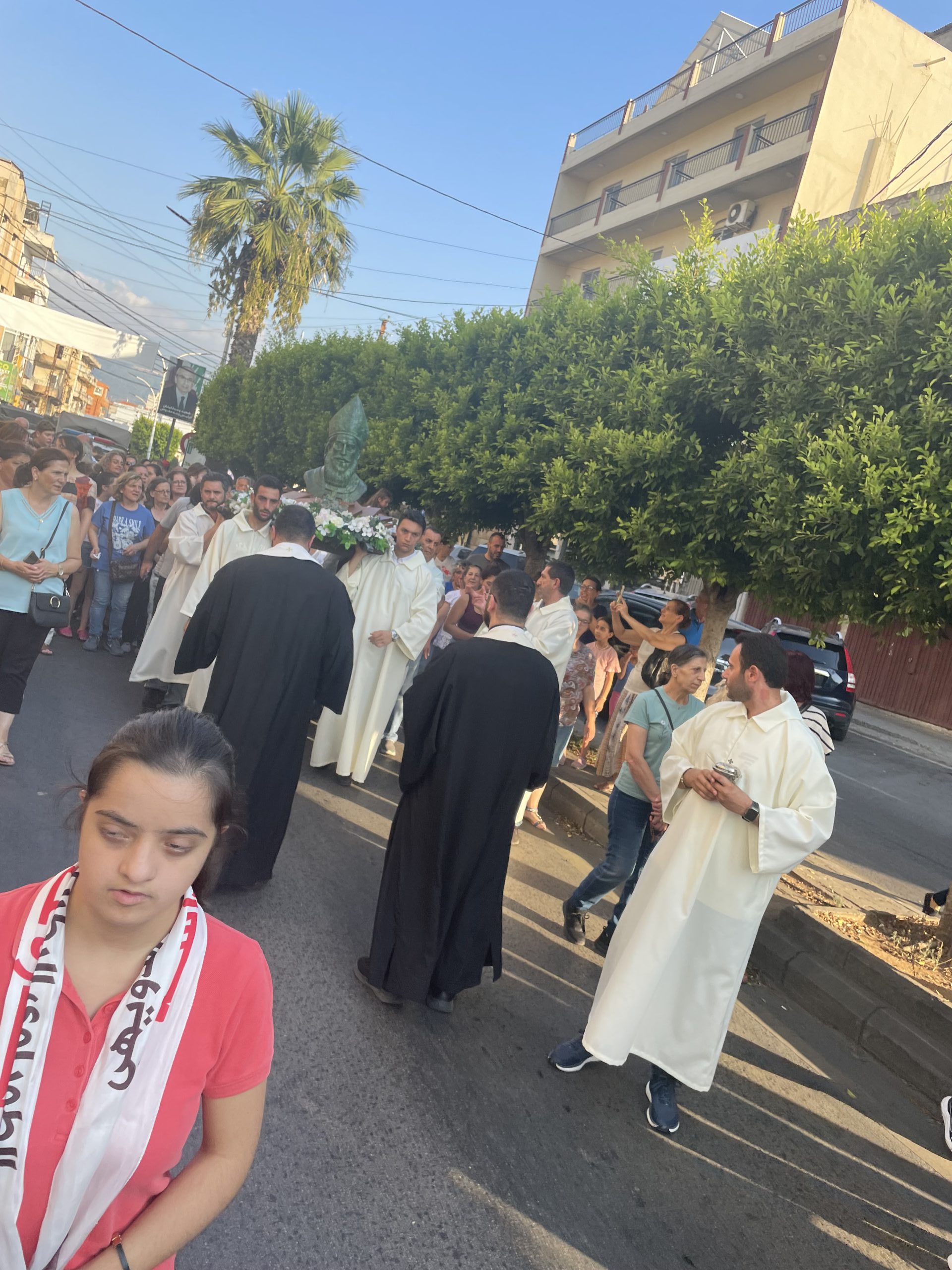 بالصور: مسيرة وقداس وتكريس مذبح للطوباوي الدويهي في كنيسة سيدة زغرتا