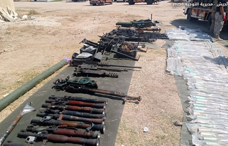 بالصور: الجيش يتسلم كمية من السلاح الفلسطيني من مخيم الرشيدية والبص وبرج الشمالي بالصور: الجيش يتسلم كمية من السلاح الفلسطيني من مخيم الرشيدية والبص وبرج الشمالي