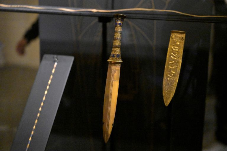 كنوز توت عنخ آمون الذهبية تعرض لأول مرة في المتحف المصري الكبير