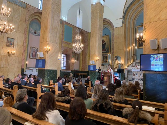 قداس امام ضريح خادم الله يوسف بك كرم في اهدن لمناسبة قبول دعوى تطوبيه واجراس المنطقة تقرع فرحا