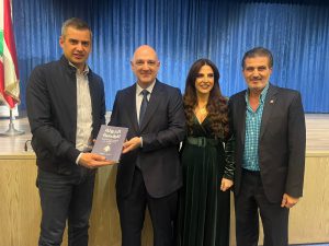 أدونيس القوال يوقع كتابه الدولة الرقمية في المسرح البلدي زغرتا