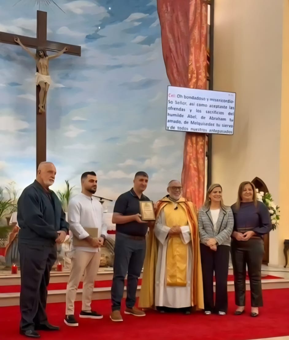 رئيس دير القديس شربل في كراكاس يكرم منسق المرده في فنزويلا تقديرا لدعمه الدائم للكنيسة