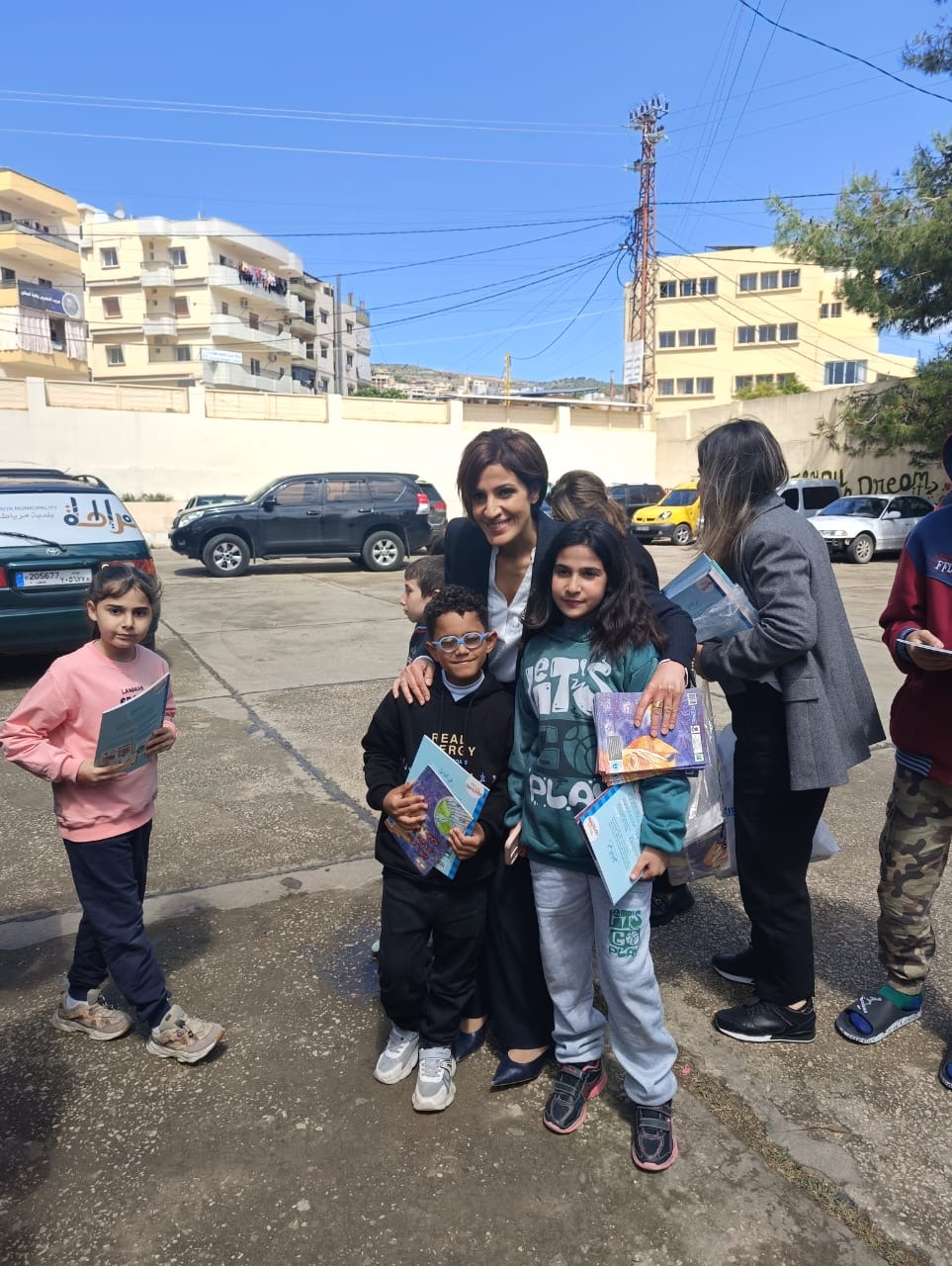 وزيرة البيئة في جولة على النازحين: تقومون بعمل جبار في زغرتا